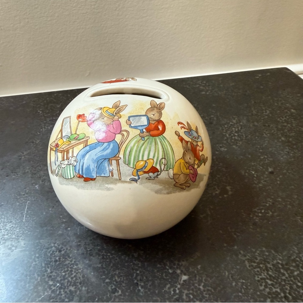 Vintage Bunnykins Royal Doulton Coin Money Bank Hat Shop Scene 3.5", 1936 - Picture 2 of 11